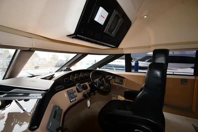 Slide: The Image of Carver 530 Voyager Pilothouse 1998 - 83