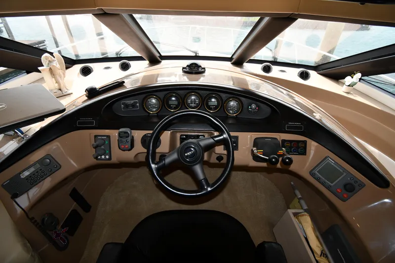 Slide: The Image of Carver 530 Voyager Pilothouse 1998 - 85