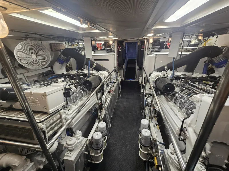 Slide: The Image of Hatteras 82 Convertible 1994 - 54