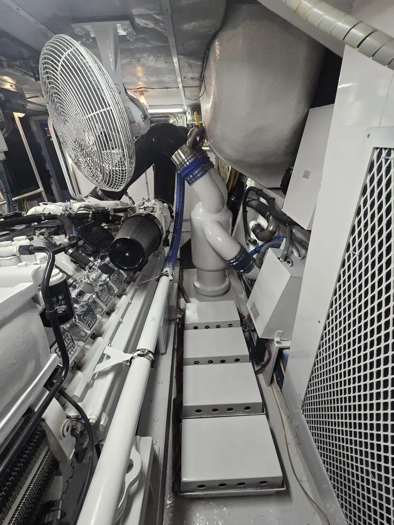 Slide: The Image of Hatteras 82 Convertible 1994 - 56