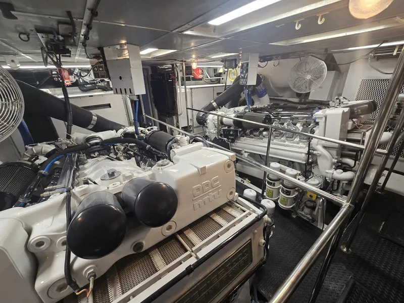 Slide: The Image of Hatteras 82 Convertible 1994 - 57