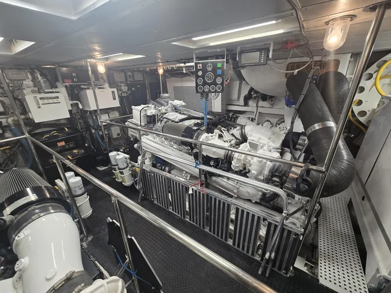 Slide: The Image of Hatteras 82 Convertible 1994 - 60