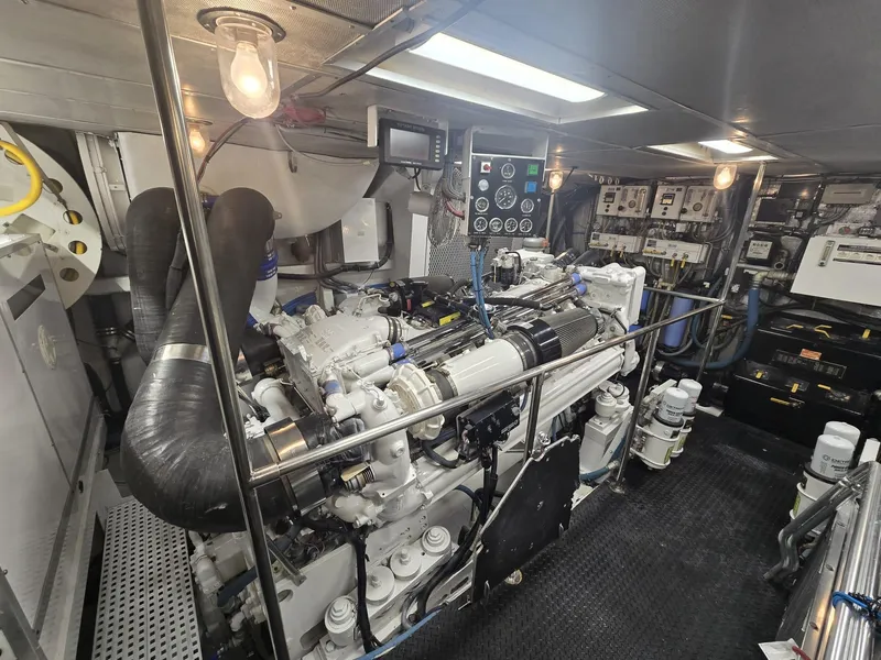 Slide: The Image of Hatteras 82 Convertible 1994 - 61