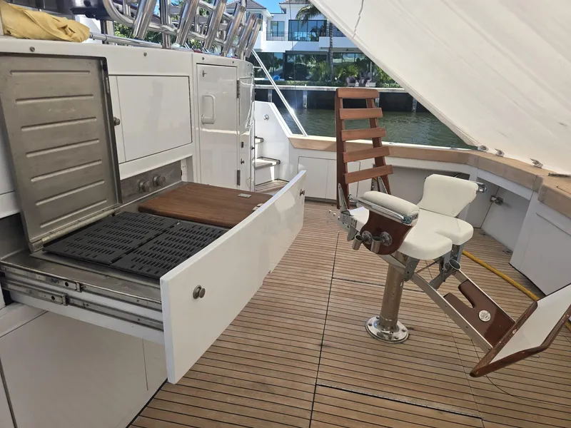 Slide: The Image of Hatteras 82 Convertible 1994 - 72