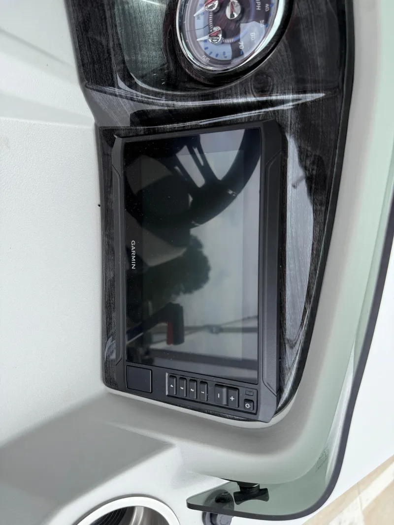 Slide: The Image of Dashboard of 2025 Avalon LSZ Versatile Rear Lounger with Garmin display and gauge. - 28