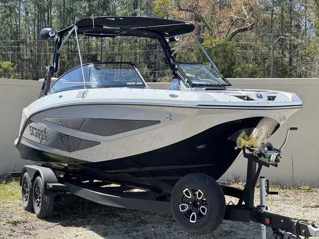 The Image of Scarab 255 LX Wake 2025 - 1