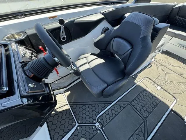 Slide: The Image of Scarab 255 LX Wake 2025 - 32