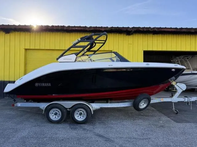 The Image of Yamaha 222SE 2025 - 1