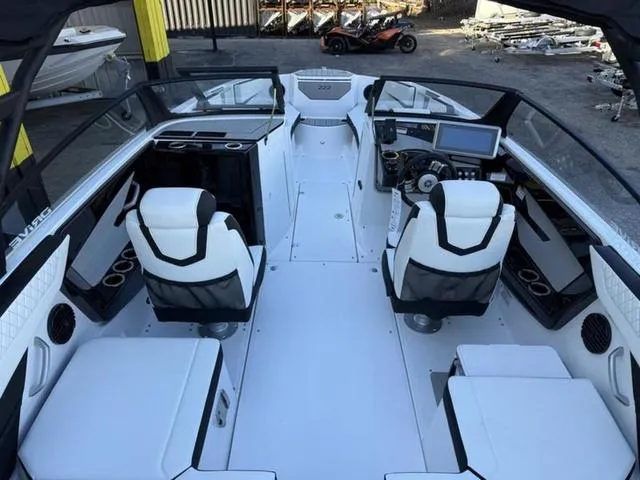 Slide: The Image of Yamaha 222SE 2025 - 10