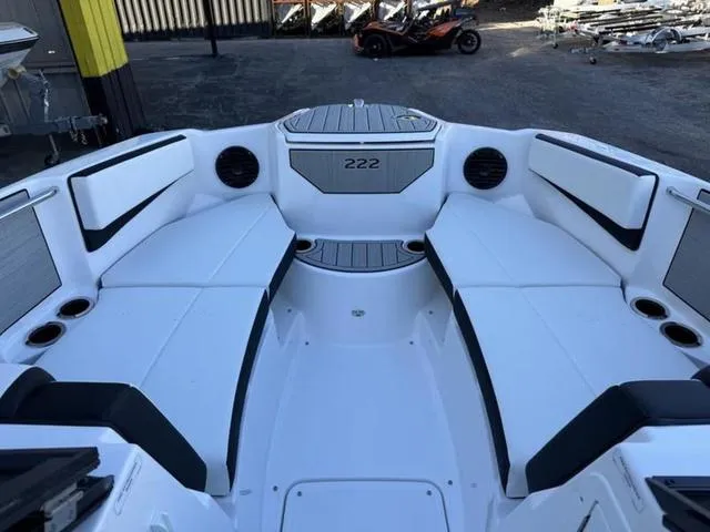 Slide: The Image of Yamaha 222SE 2025 - 16