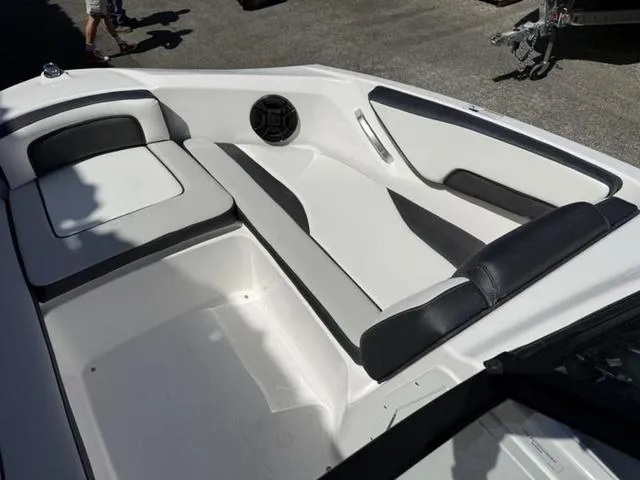 Slide: The Image of Yamaha AR195 2025 - 18