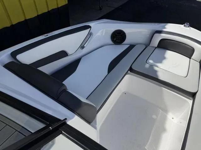 Slide: The Image of Yamaha AR195 2025 - 19