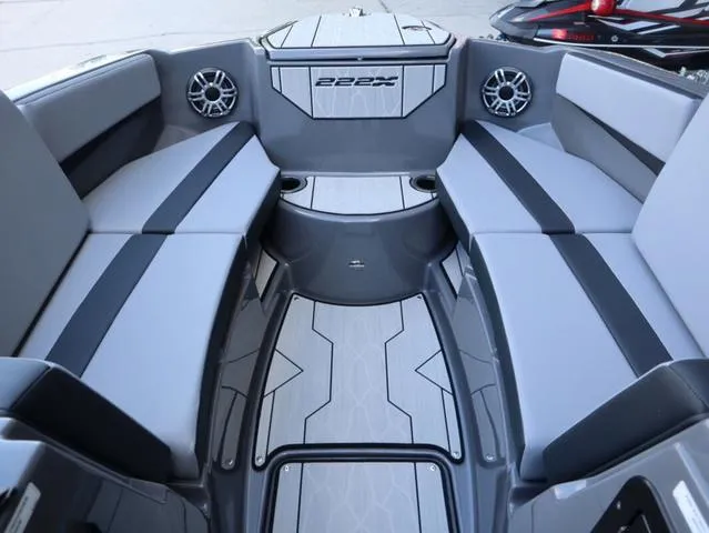 Slide: The Image of Yamaha 222XE 2025 - 14