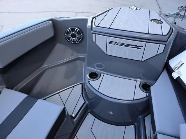 Slide: The Image of Yamaha 222XE 2025 - 17