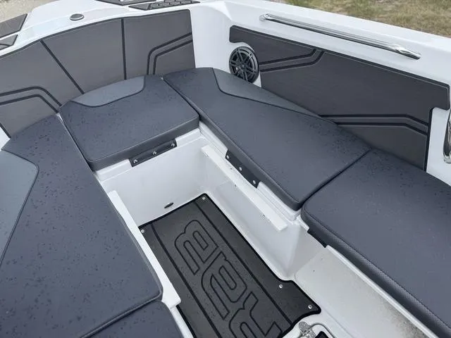 Slide: The Image of Scarab 255 Open LX 2025 - 18