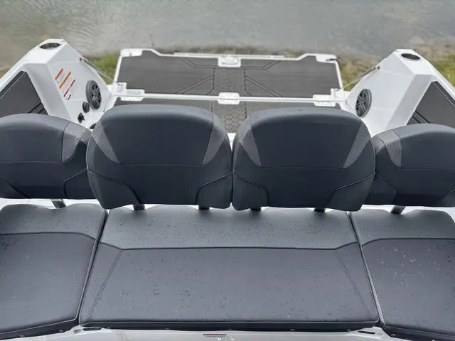 Slide: The Image of Scarab 255 Open LX 2025 - 28