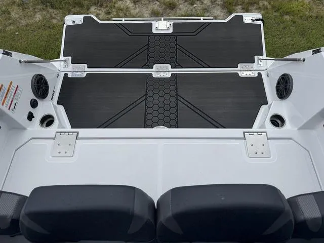 Slide: The Image of Scarab 255 Open LX 2025 - 29