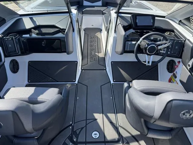 Slide: The Image of Scarab 235 LX 2025 - 11