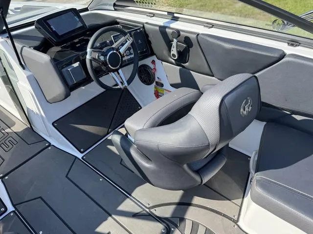 Slide: The Image of Scarab 235 LX 2025 - 12