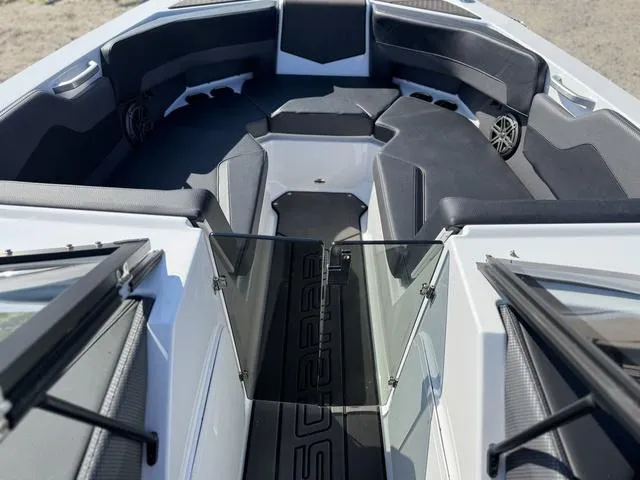 Slide: The Image of Scarab 235 LX 2025 - 15