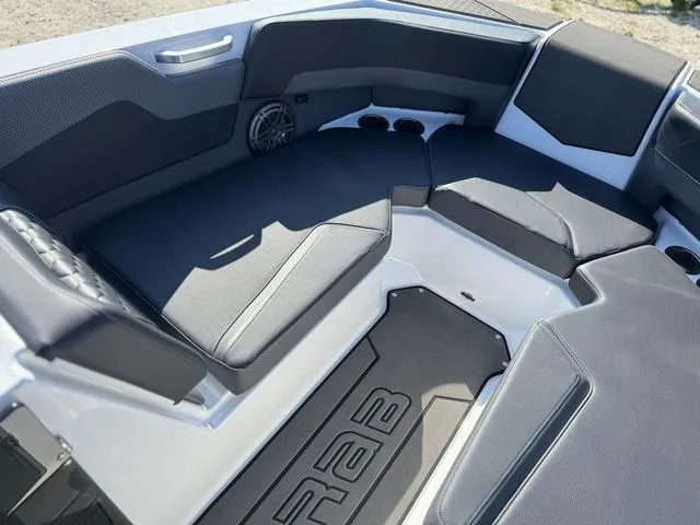 Slide: The Image of Scarab 235 LX 2025 - 17