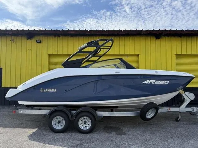 The Image of Yamaha AR220 2025 - 1