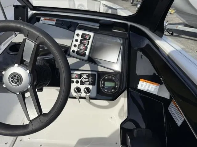 Slide: The Image of Yamaha AR220 2025 - 18