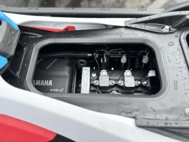 Slide: The Image of Yamaha JetBlaster DLX 3-Up 2025 - 14