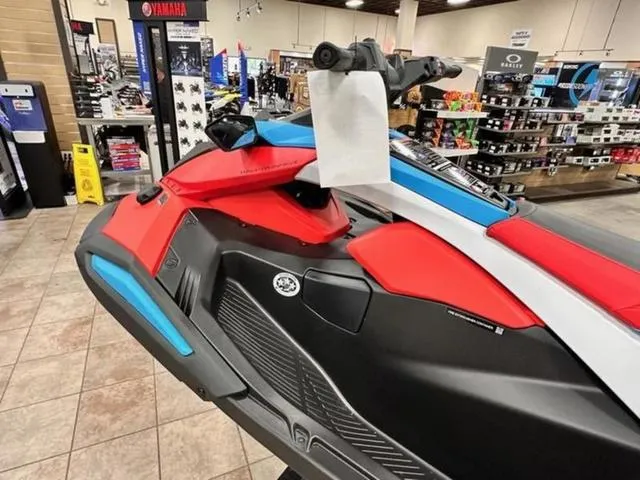 Slide: The Image of Yamaha JetBlaster DLX 3-Up 2025 - 4