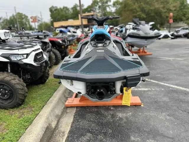 Slide: The Image of Yamaha JetBlaster DLX 3-Up 2025 - 6