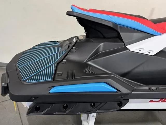 Slide: The Image of Yamaha JetBlaster DLX 3-Up 2025 - 9