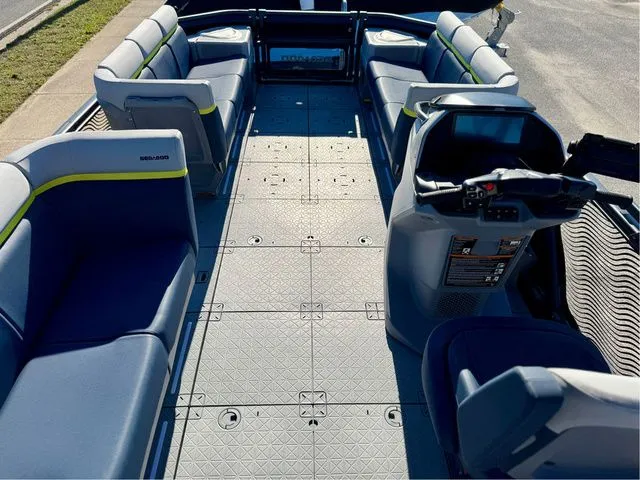 Slide: The Image of Sea-Doo Switch Cruise Limited 21 2025 - 12