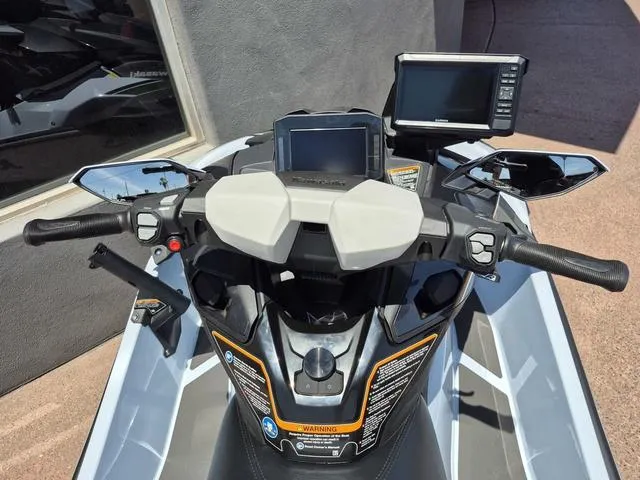 Slide: The Image of Kawasaki Ultra® 160LX-S Angler 2025 - 12