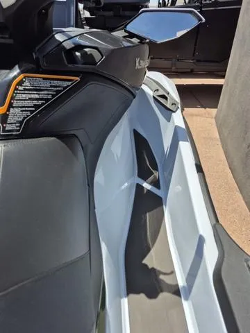 Slide: The Image of Kawasaki Ultra® 160LX-S Angler 2025 - 8