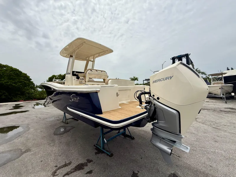 Slide: The Image of Scout 240 XSF 2026 - 13