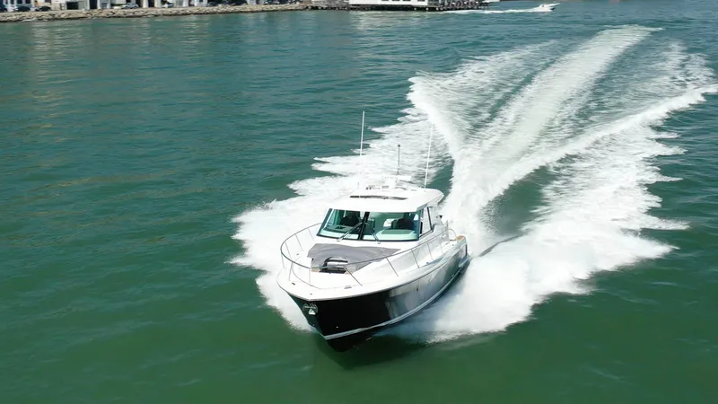 Slide: The Image of 2022 Tiara Yachts 43 LE cruising swiftly on open water. - 4