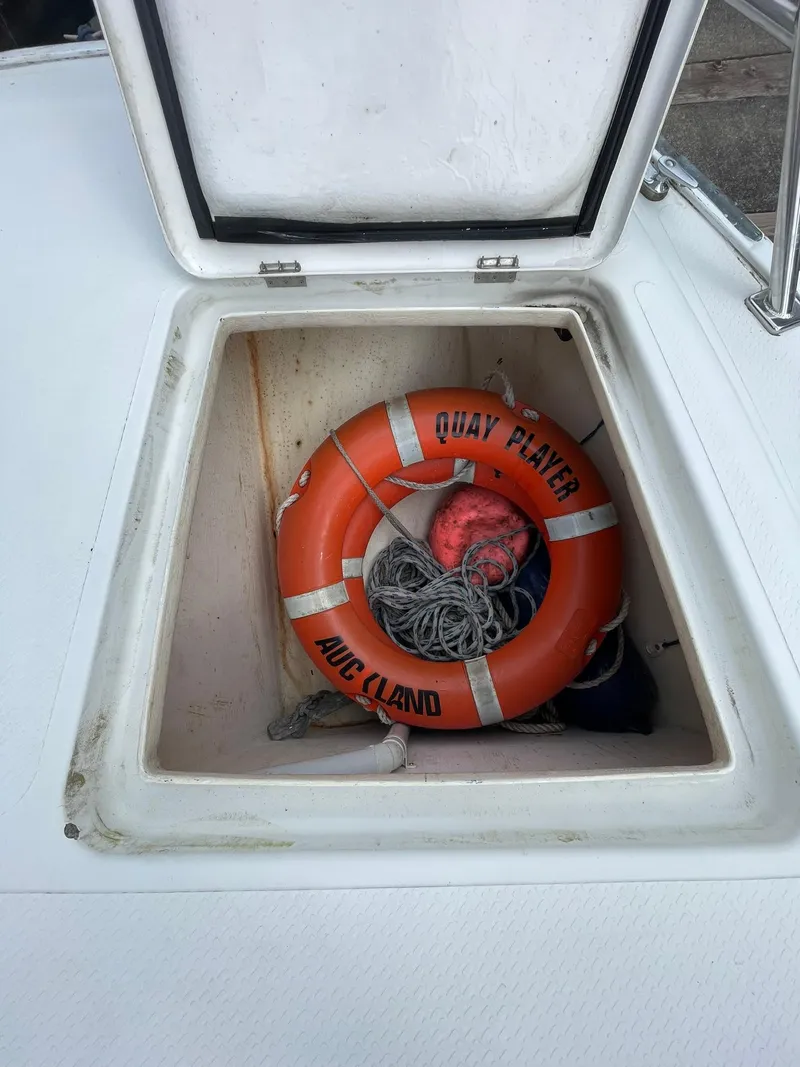 Slide: The Image of Open hatch on 1997 Roger Hill 11.2m Powercat with life ring and rope inside. - 32
