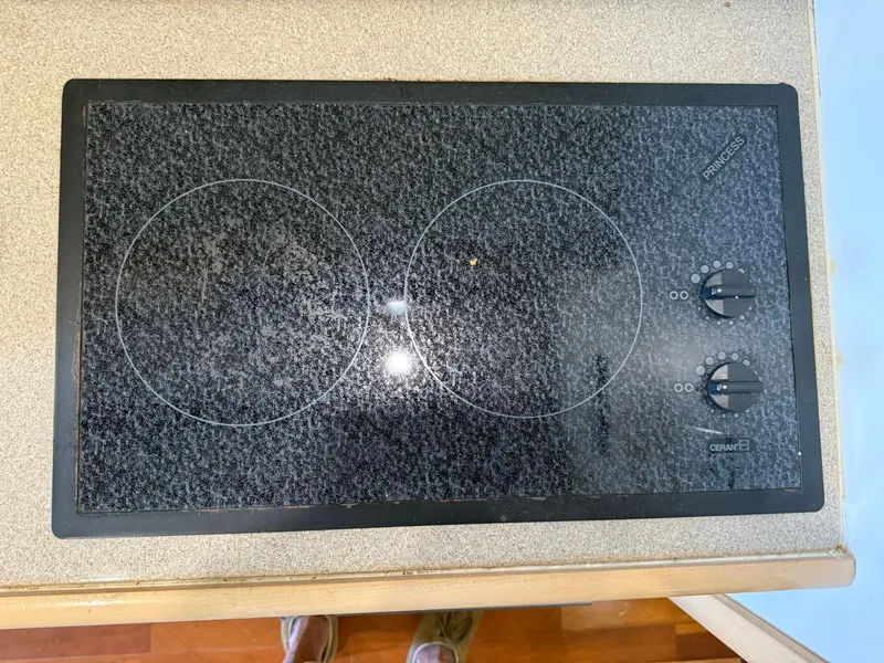 Slide: The Image of Electric stovetop with two burners on a Carver 350 Mariner, 2000 model. - 25