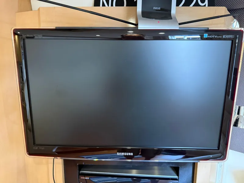 Slide: The Image of Samsung HDTV with RCA antenna, inside a 2000 Carver 350 Mariner boat. - 32