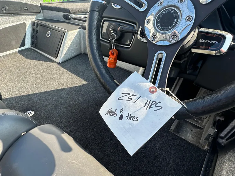 Slide: The Image of 2017 Nitro Z21 Z-Pro boat steering wheel with note indicating 251 hours. - 11