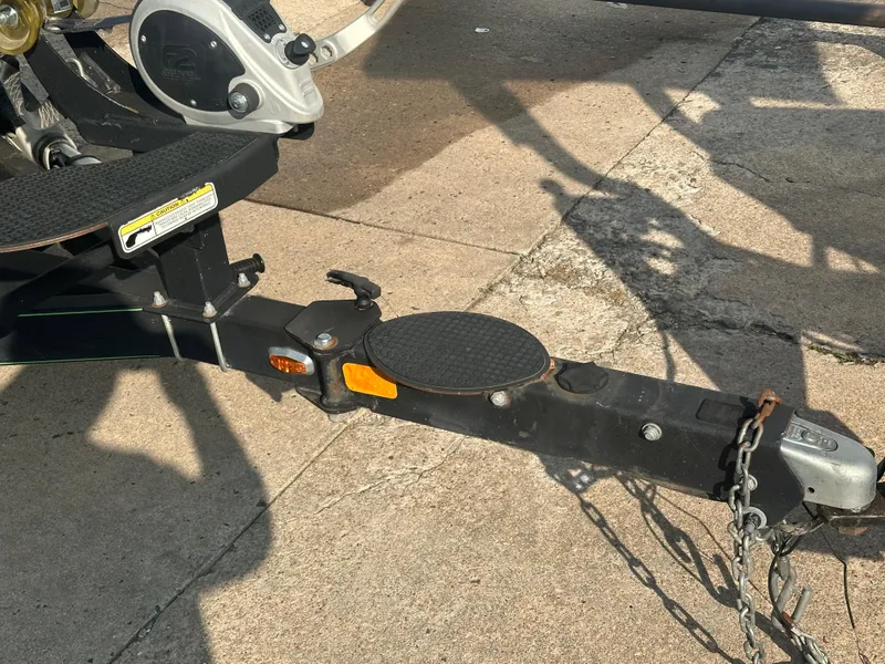 Slide: The Image of Trailer hitch of 2017 Nitro Z21 Z-Pro High Performance boat on concrete surface. - 19