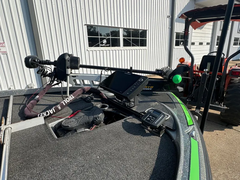 Slide: The Image of 2017 Nitro Z21 Z-Pro High Performance boat with advanced navigation equipment. - 7