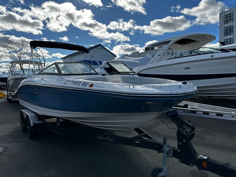 Slide: The Image of Sea Ray SPX 210 Outboard 2023 - 0