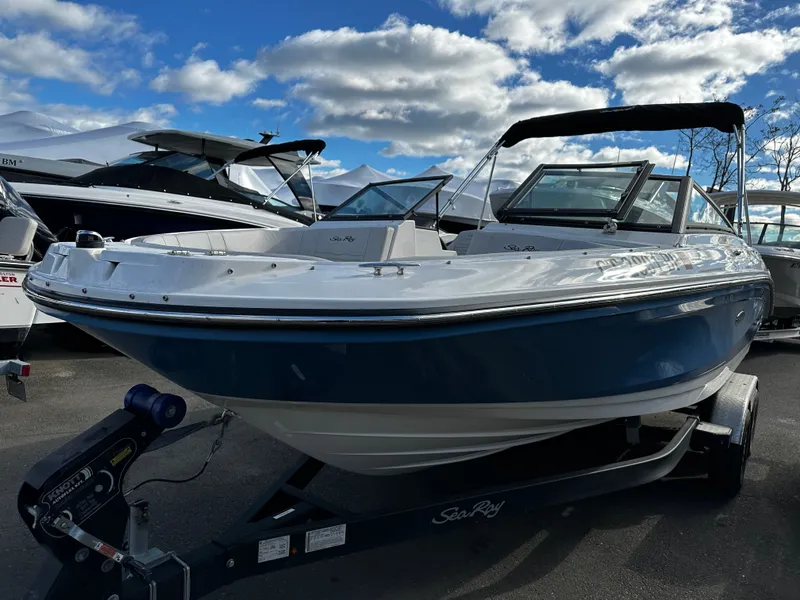 Slide: The Image of Sea Ray SPX 210 Outboard 2023 - 1