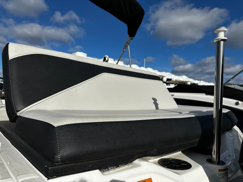 Slide: The Image of Sea Ray SPX 210 Outboard 2023 - 12