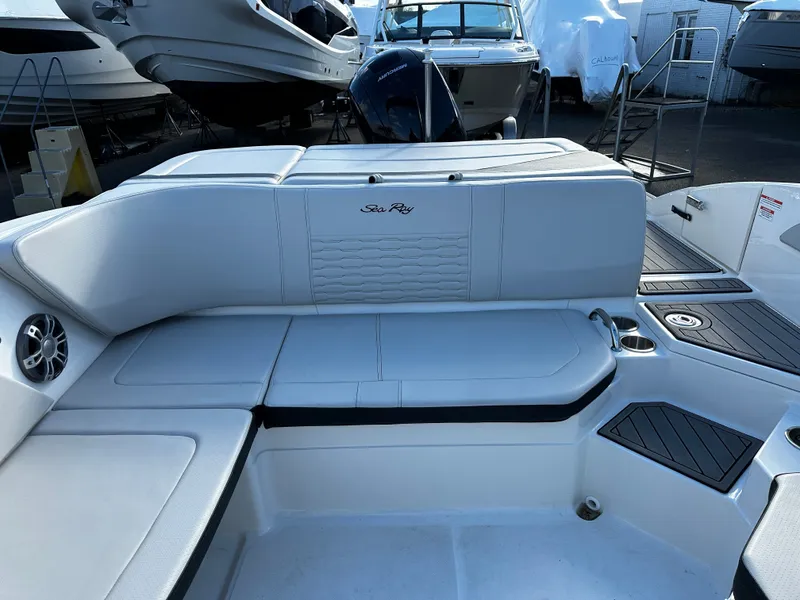Slide: The Image of Sea Ray SPX 210 Outboard 2023 - 17
