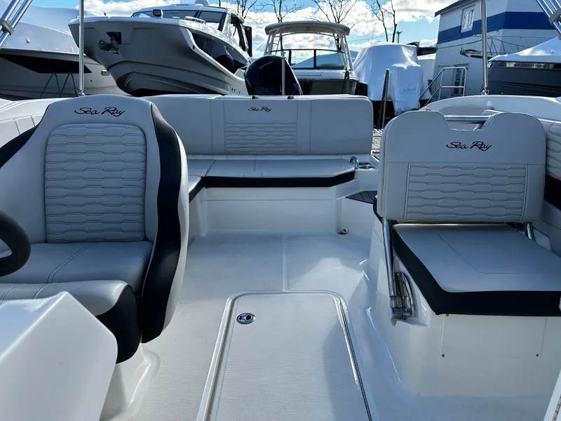 Slide: The Image of Sea Ray SPX 210 Outboard 2023 - 19