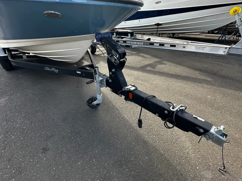 Slide: The Image of Sea Ray SPX 210 Outboard 2023 - 2
