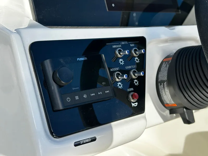 Slide: The Image of Sea Ray SPX 210 Outboard 2023 - 26