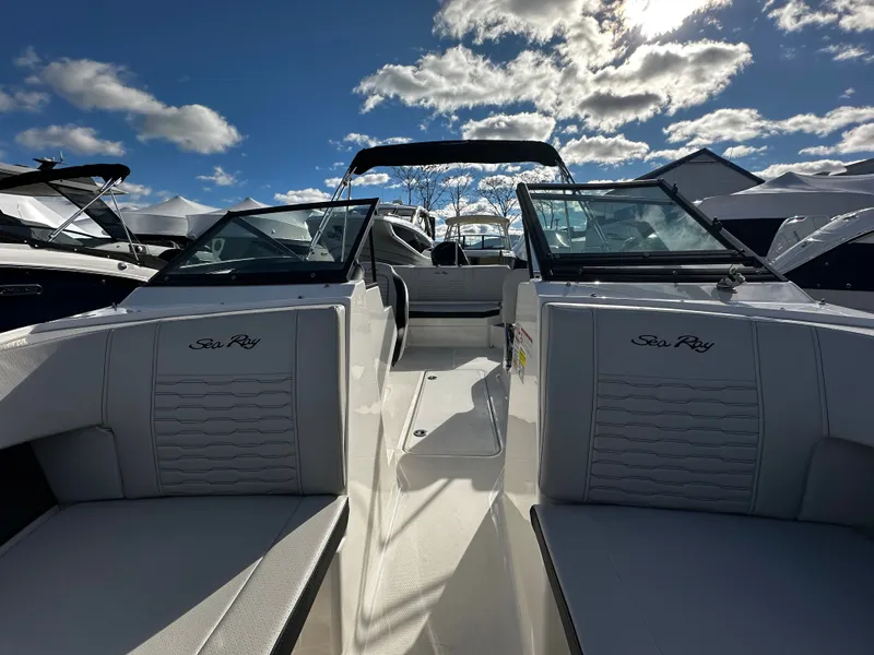 Slide: The Image of Sea Ray SPX 210 Outboard 2023 - 28